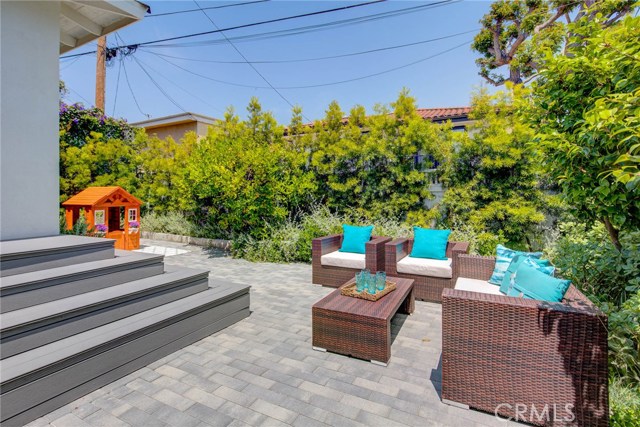 3112 Poinsettia Avenue, Manhattan Beach, California 90266, 4 Bedrooms Bedrooms, ,1 BathroomBathrooms,Residential,Sold,Poinsettia,SB19132552