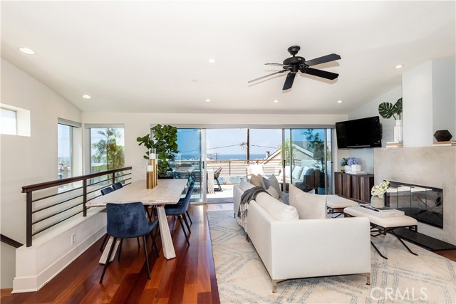 1523 Manhattan Avenue, Hermosa Beach, California 90254, 4 Bedrooms Bedrooms, ,5 BathroomsBathrooms,Residential,Sold,Manhattan,SB18207493