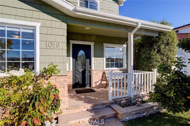 1019 Avenue B, Redondo Beach, California 90277, 4 Bedrooms Bedrooms, ,2 BathroomsBathrooms,Residential,Sold,Avenue B,PV20263391