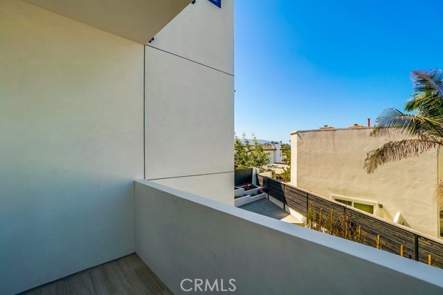 521 Helberta Avenue, Redondo Beach, California 90277, 4 Bedrooms Bedrooms, ,3 BathroomsBathrooms,Residential,Sold,Helberta,SB19088015