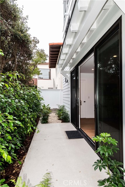 653 13th Street, Manhattan Beach, California 90266, 4 Bedrooms Bedrooms, ,2 BathroomsBathrooms,Residential,Sold,13th,SB19011414