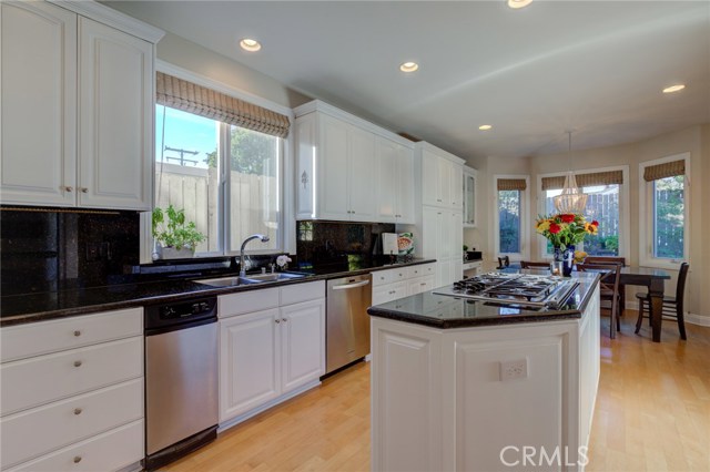 637 17th Street, Manhattan Beach, California 90266, 6 Bedrooms Bedrooms, ,3 BathroomsBathrooms,Residential,Sold,17th,SB20249999