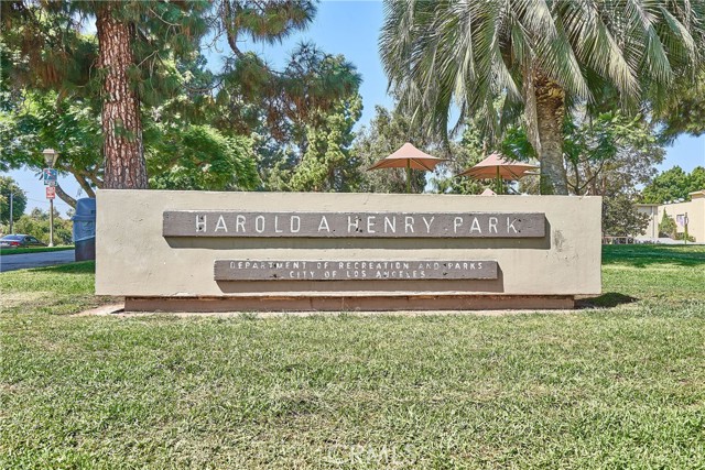 1 Bed Home for Sale in Hancock Park, California