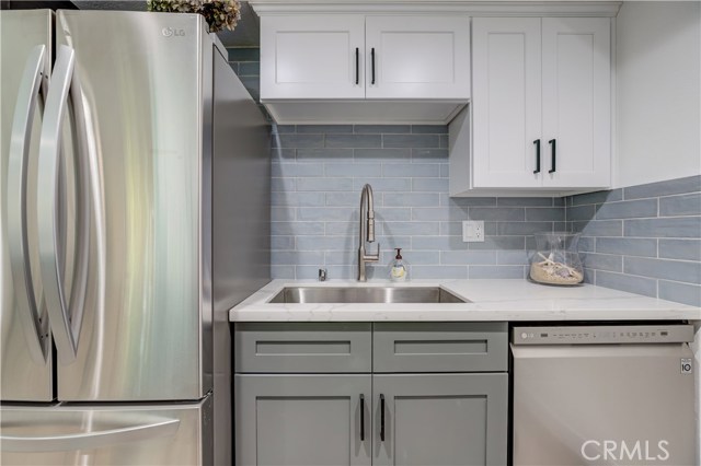 1320 12th Street, Manhattan Beach, California 90266, 2 Bedrooms Bedrooms, ,2 BathroomsBathrooms,Residential,Sold,12th,SB20186384
