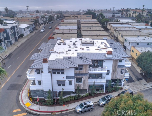 761 Manhattan Beach Boulevard, Manhattan Beach, California 90266, 2 Bedrooms Bedrooms, ,2 BathroomsBathrooms,Residential,Sold,Manhattan Beach,SB18013601