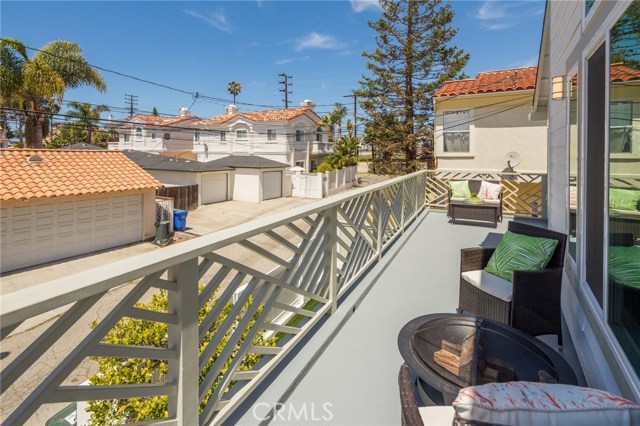 527 Maria Avenue, Redondo Beach, California 90277, 3 Bedrooms Bedrooms, ,2 BathroomsBathrooms,Residential,Sold,Maria,TR17109410