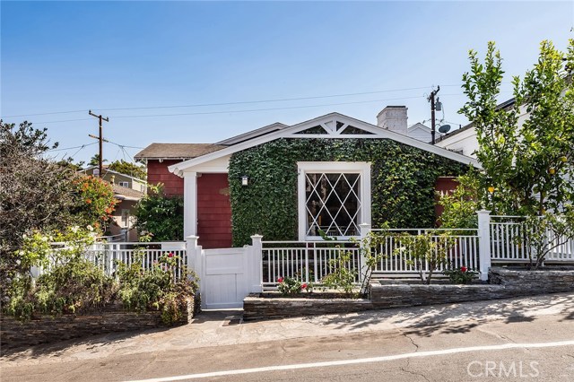 528 Marine Avenue, Manhattan Beach, California 90266, 3 Bedrooms Bedrooms, ,2 BathroomsBathrooms,Residential,Sold,Marine,SB19035532