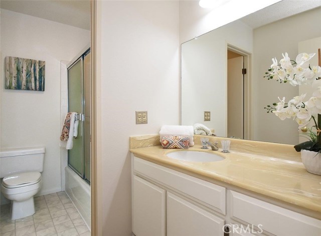 Full Bathroom with Tub/Shower