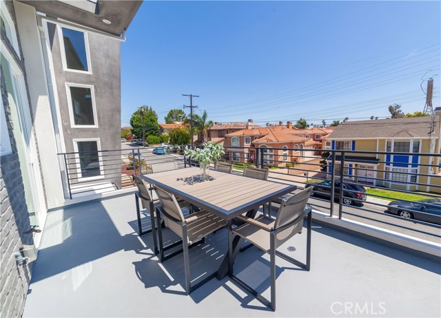 2715 Carnegie Lane, Redondo Beach, California 90278, 4 Bedrooms Bedrooms, ,4 BathroomsBathrooms,Residential,Sold,Carnegie,SB19176335