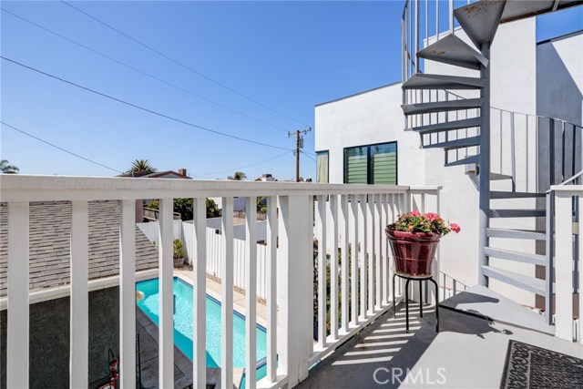513 Camino Real, Redondo Beach, California 90277, 5 Bedrooms Bedrooms, ,2 BathroomsBathrooms,Residential,Sold,Camino Real,SB20152280