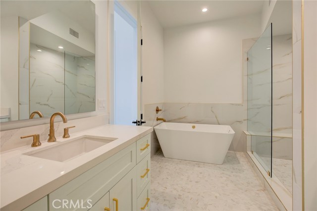 2004 Grant Avenue, Redondo Beach, California 90278, 4 Bedrooms Bedrooms, ,4 BathroomsBathrooms,Residential,Sold,Grant,PV19036336
