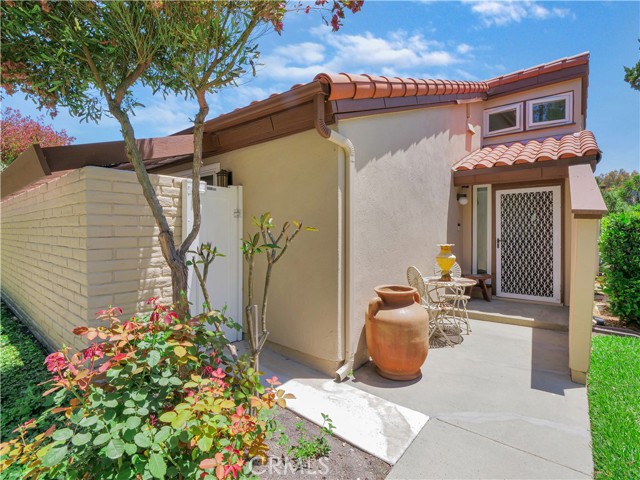 Directly walk up from outside right to your own front door.