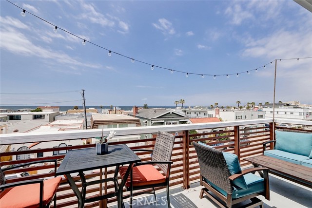 918 Manhattan Avenue, Hermosa Beach, California 90254, ,Residential Income,Sold,Manhattan,SB21087589