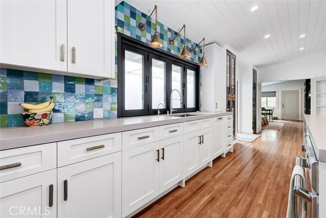 585 29th Street, Manhattan Beach, California 90266, 4 Bedrooms Bedrooms, ,3 BathroomsBathrooms,Residential,Sold,29th,SB21019167