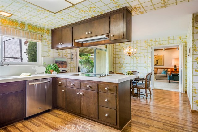 Beautiful Kitchen with high-end appliances.