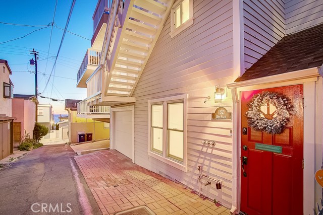 132 35th Place, Hermosa Beach, California 90254, 2 Bedrooms Bedrooms, ,2 BathroomsBathrooms,Residential,Sold,35th,SB19057826