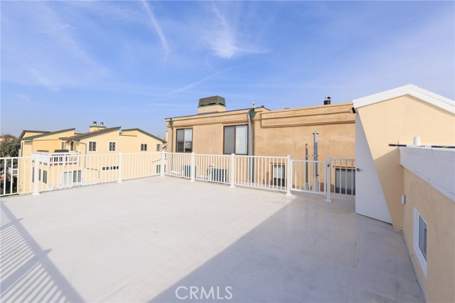 29 6th Street, Hermosa Beach, California 90254, 5 Bedrooms Bedrooms, ,5 BathroomsBathrooms,Residential,Sold,6th,SB21093779