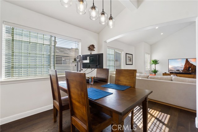 Flexible dining area that can accommodate big or small table and chairs