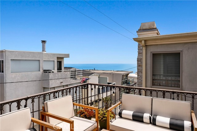 333 21st Place, Manhattan Beach, California 90266, 3 Bedrooms Bedrooms, ,3 BathroomsBathrooms,Residential,Sold,21st,SB21154619
