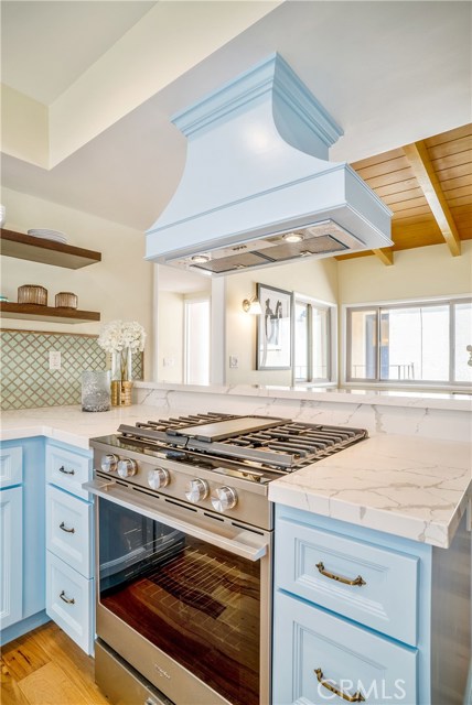 No expense spared.. this is luxurious, well thought out cooks kitchen. Every cabinet and drawer, every detail, each appliance.. all work seamlessly in this yummy and roomy cooking space. Ask me about the oven.