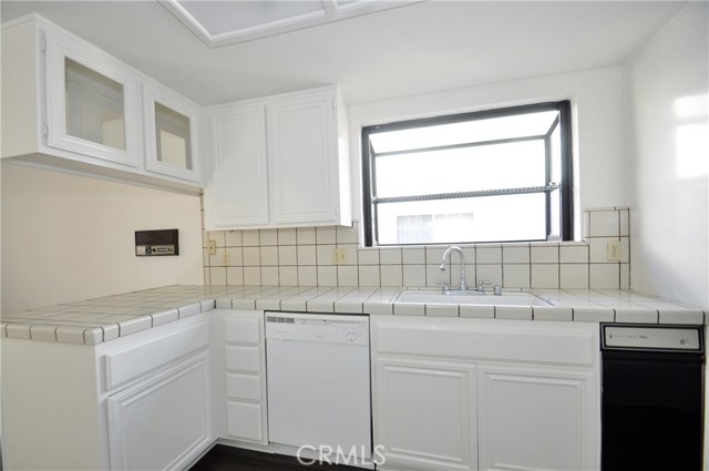 2404 Huntington Lane, Redondo Beach, California 90278, 3 Bedrooms Bedrooms, ,2 BathroomsBathrooms,Residential,Sold,Huntington Lane,SB18166287
