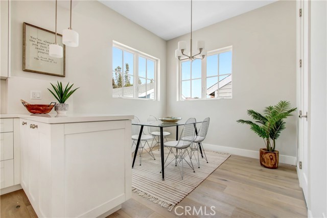 BREAKFAST EAT IN AREA/WALK IN PANTRY