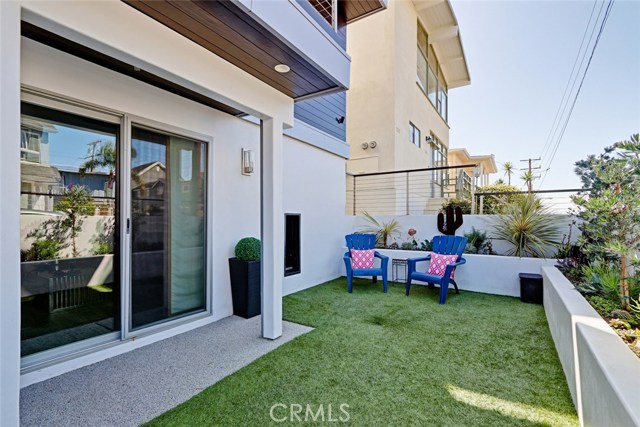 300 28th Street, Hermosa Beach, California 90254, 4 Bedrooms Bedrooms, ,4 BathroomsBathrooms,Residential,Sold,28th,SB18066666