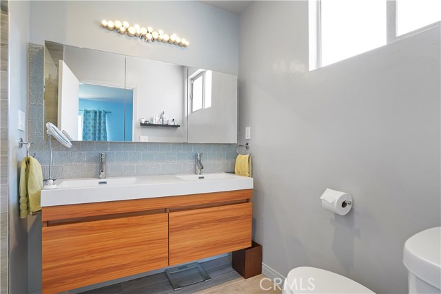 704 Blossom Lane, Redondo Beach, California 90278, 3 Bedrooms Bedrooms, ,2 BathroomsBathrooms,Residential,Sold,Blossom,SB20096376