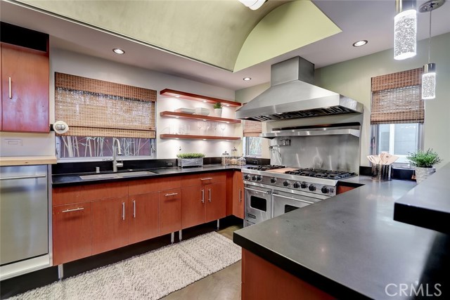 794 27th Street, Manhattan Beach, California 90266, 5 Bedrooms Bedrooms, ,3 BathroomsBathrooms,Residential,Sold,27th,SB20032410