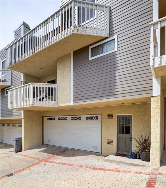 217 Helberta Avenue, Redondo Beach, California 90277, 3 Bedrooms Bedrooms, ,2 BathroomsBathrooms,Residential,Sold,Helberta,SB19082570