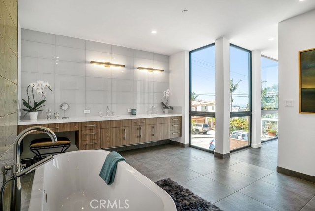 945 7th Street, Hermosa Beach, California 90254, 4 Bedrooms Bedrooms, ,3 BathroomsBathrooms,Residential,Sold,7th,SB19140226