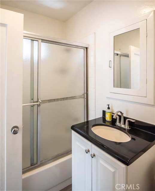 216 36th Street, Manhattan Beach, California 90266, 2 Bedrooms Bedrooms, ,2 BathroomsBathrooms,Residential,Sold,36th,SB20149445