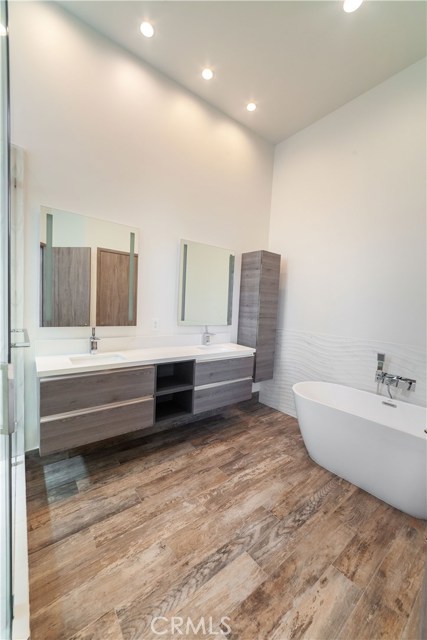 2715 Carnegie Lane, Redondo Beach, California 90278, 4 Bedrooms Bedrooms, ,4 BathroomsBathrooms,Residential,Sold,Carnegie,SB19176432
