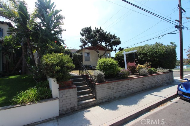 1500 Gates Avenue, Manhattan Beach, California 90266, 2 Bedrooms Bedrooms, ,1 BathroomBathrooms,Residential,Sold,Gates,SB17222838