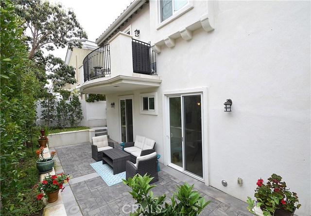 2606 Voorhees Avenue, Redondo Beach, California 90278, 3 Bedrooms Bedrooms, ,2 BathroomsBathrooms,Residential,Sold,Voorhees,SB19114138