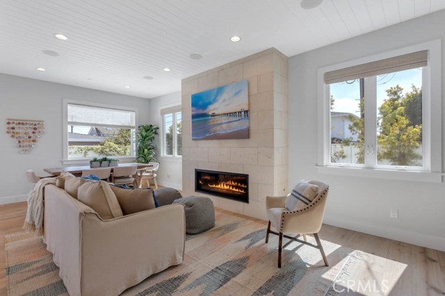 1307 Gertruda Avenue, Redondo Beach, California 90277, 5 Bedrooms Bedrooms, ,1 BathroomBathrooms,Residential,Sold,Gertruda,SB21076858