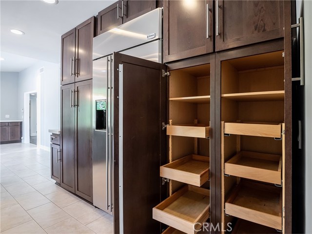 Lots of pantry space!