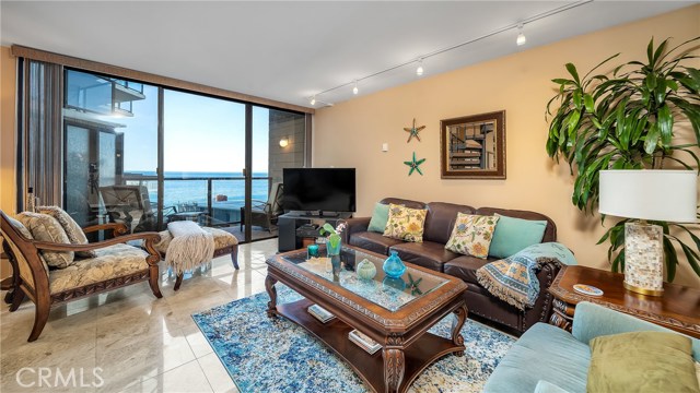 531 Esplanade, Redondo Beach, California 90277, 2 Bedrooms Bedrooms, ,1 BathroomBathrooms,Residential,Sold,Esplanade,SB21010965