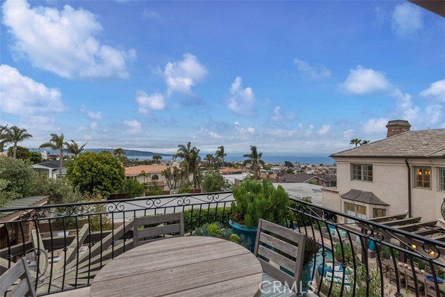 612 John Street, Manhattan Beach, California 90266, 6 Bedrooms Bedrooms, ,3 BathroomsBathrooms,Residential,Sold,John,SB18128265