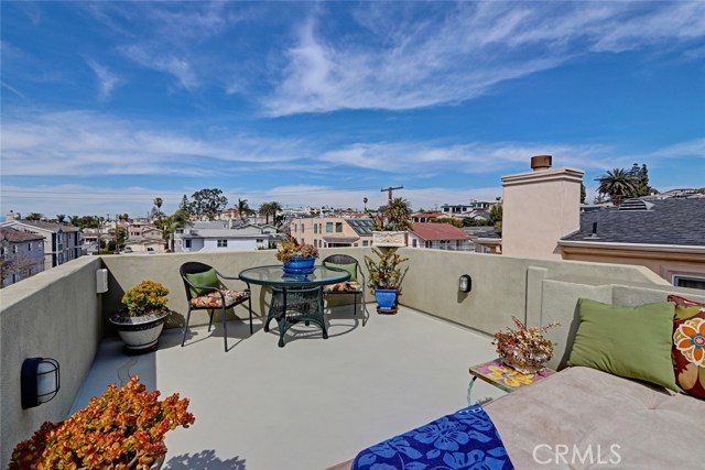 940 5th Street, Hermosa Beach, California 90254, 3 Bedrooms Bedrooms, ,2 BathroomsBathrooms,Residential,Sold,5th,SB18062477