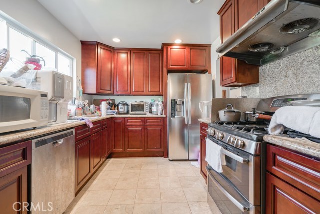 1012 Rosecrans Avenue, Manhattan Beach, California 90266, 3 Bedrooms Bedrooms, ,1 BathroomBathrooms,Residential,Sold,Rosecrans,PW19215586