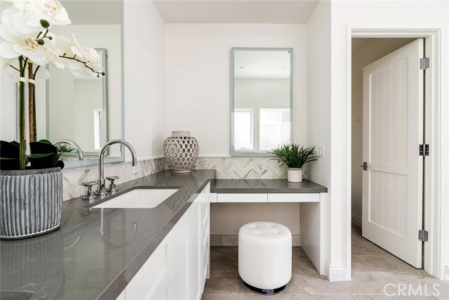 1121 Manhattan Ave, Hermosa Beach, California 90254, 4 Bedrooms Bedrooms, ,2 BathroomsBathrooms,Residential,Sold,Manhattan Ave,SB18116434