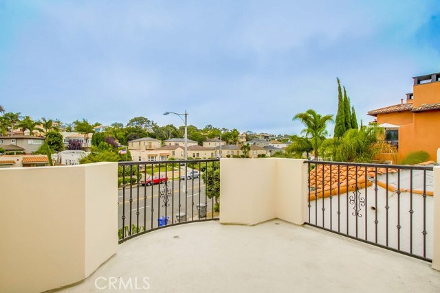 611 Pacific Coast, Redondo Beach, California 90277, 5 Bedrooms Bedrooms, ,4 BathroomsBathrooms,Residential,Sold,Pacific Coast,OC17213002