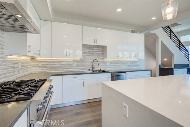 1922 Vanderbilt Lane, Redondo Beach, California 90278, 5 Bedrooms Bedrooms, ,5 BathroomsBathrooms,Residential,Sold,Vanderbilt,PV19214347