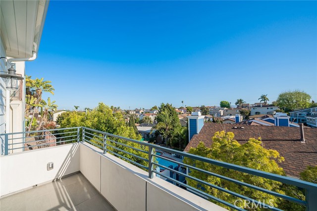 1920 Gates Ave, Redondo Beach, California 90278, 4 Bedrooms Bedrooms, ,4 BathroomsBathrooms,Residential,Sold,Gates Ave,SB21054568