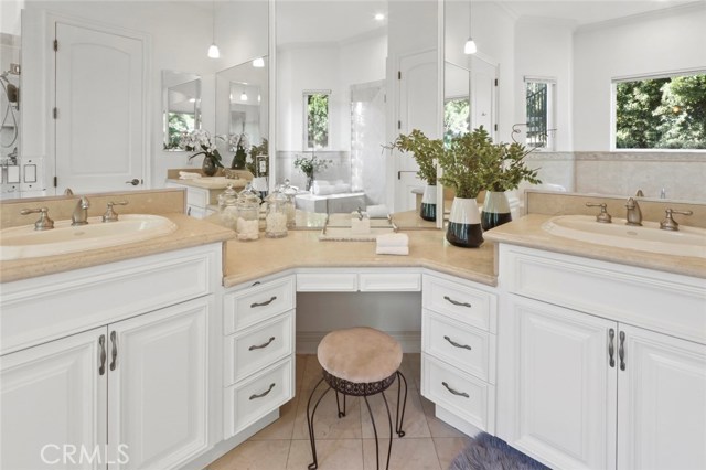 700 Avenue C, Redondo Beach, California 90277, 5 Bedrooms Bedrooms, ,5 BathroomsBathrooms,Residential,Sold,Avenue C,SB19123719