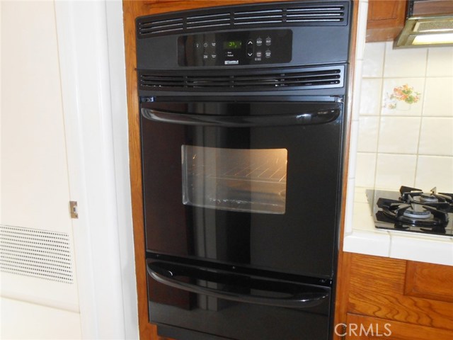Built-In Dual Oven. Top is a conventional oven and bottom is a Broiler.