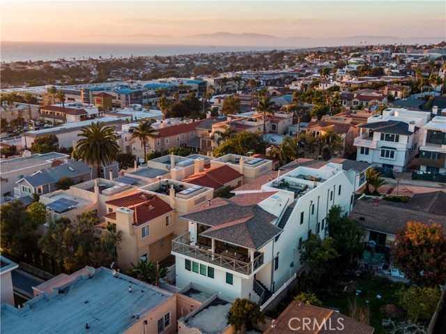 942 15th Street, Hermosa Beach, California 90254, 4 Bedrooms Bedrooms, ,2 BathroomsBathrooms,Residential,Sold,15th,SB20137355