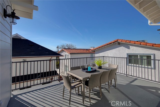 124 Guadalupe Avenue, Redondo Beach, California 90277, 3 Bedrooms Bedrooms, ,2 BathroomsBathrooms,Residential,Sold,Guadalupe,SB19041154