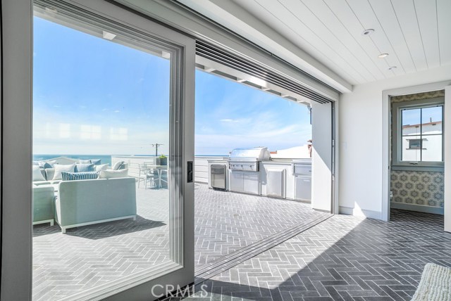 2824 Hermosa Avenue, Hermosa Beach, California 90254, 5 Bedrooms Bedrooms, ,2 BathroomsBathrooms,Residential,Sold,Hermosa,SB17058726